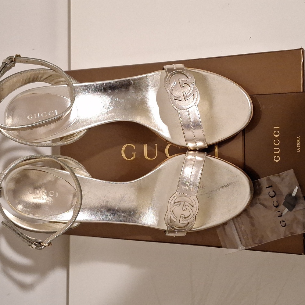 *AUTHENTIC* Vintage Gucci Sandals!!